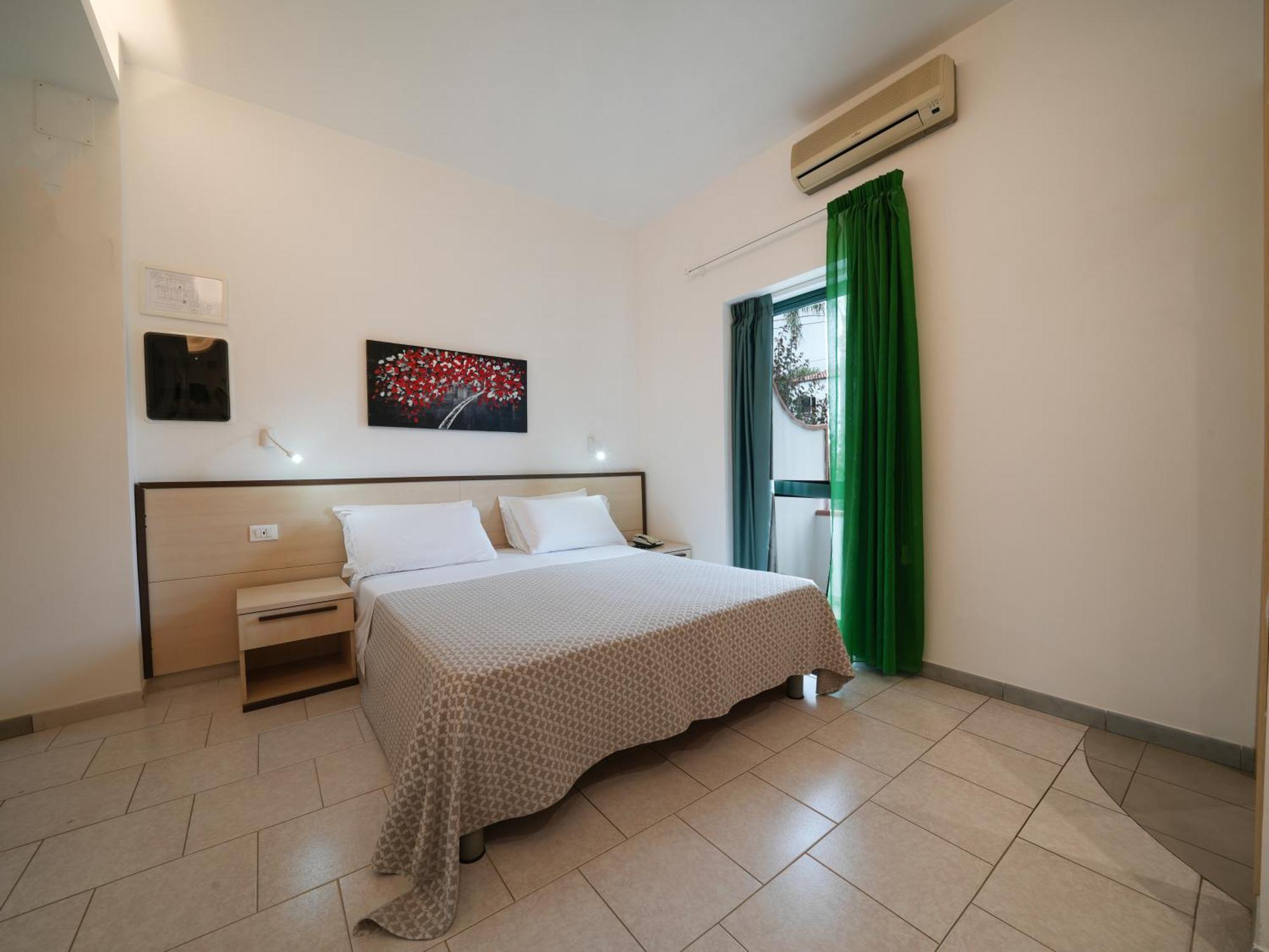 Hotel Marinella Capo Vaticano Esterno foto