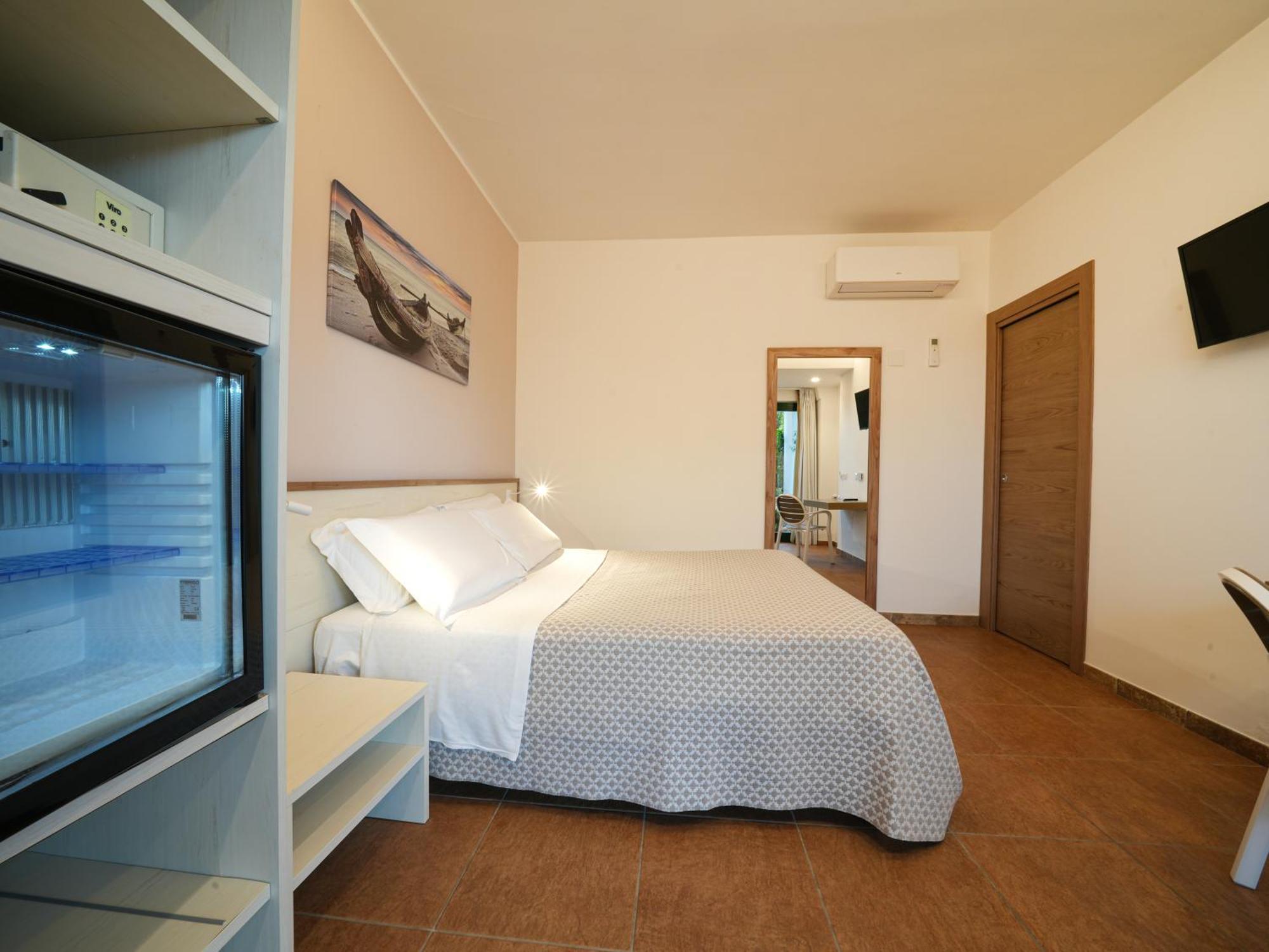 Hotel Marinella Capo Vaticano Esterno foto