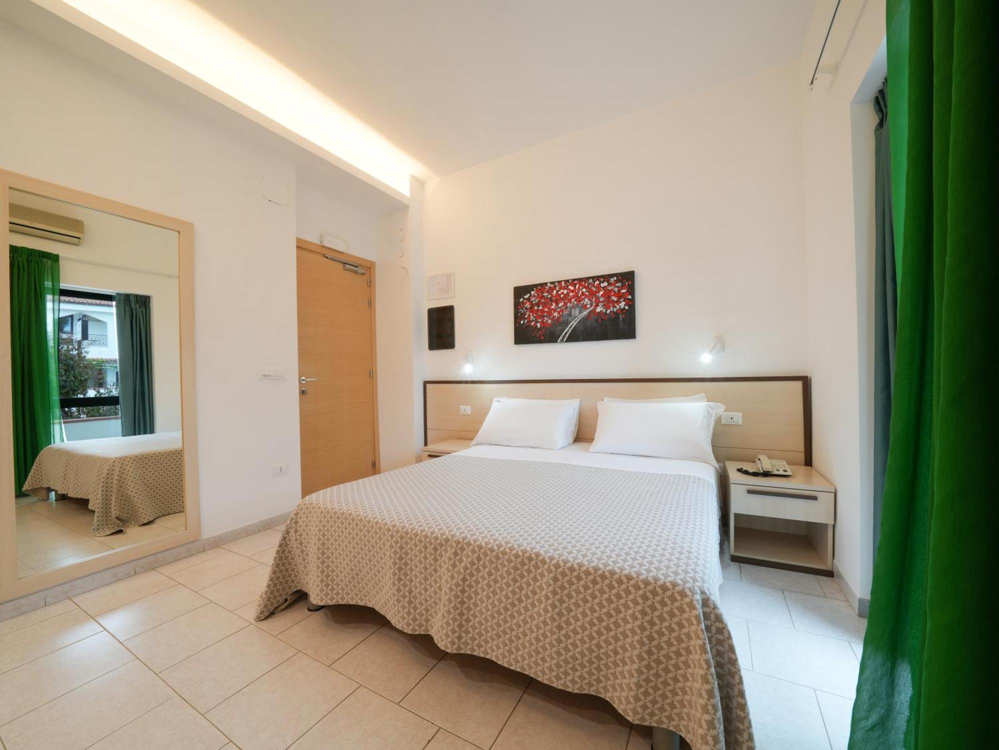 Hotel Marinella Capo Vaticano Esterno foto