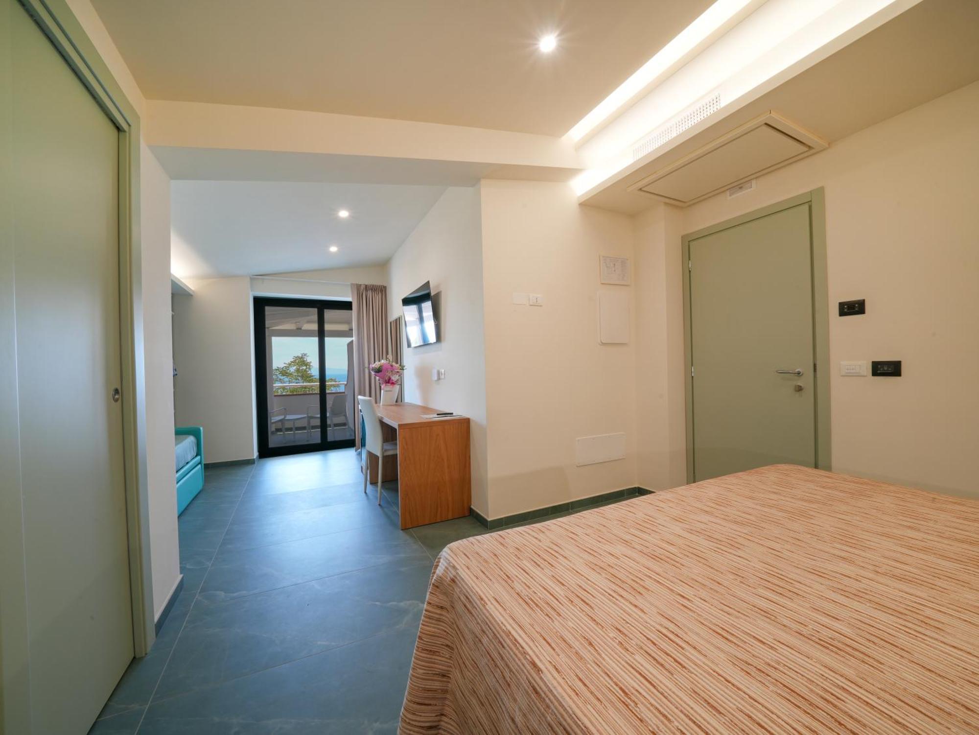 Hotel Marinella Capo Vaticano Esterno foto