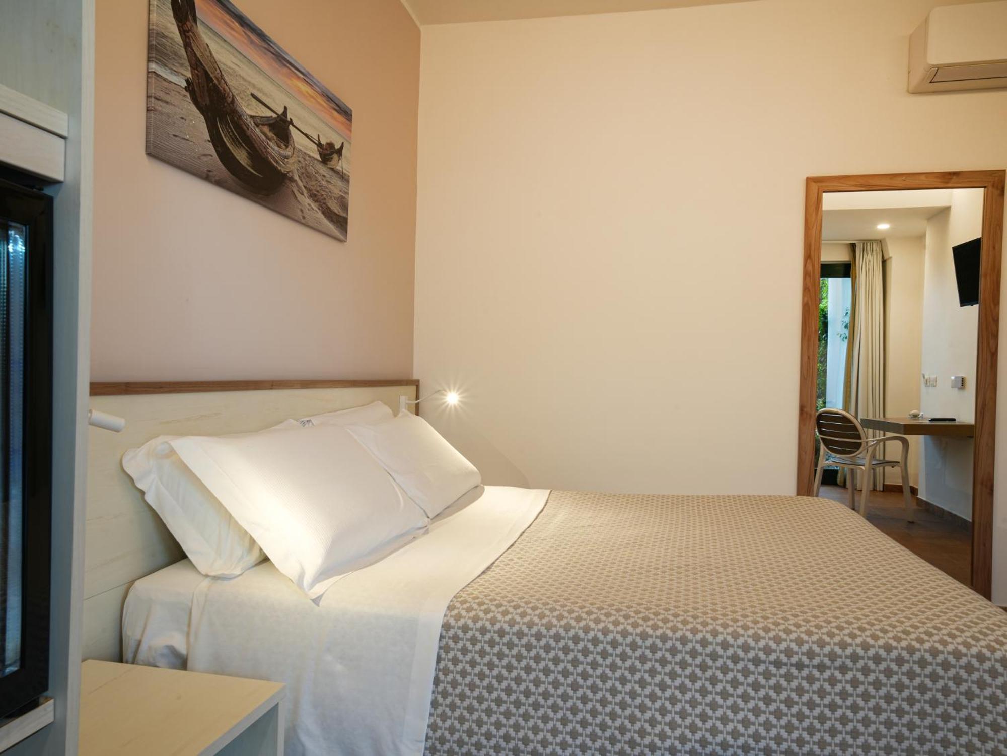 Hotel Marinella Capo Vaticano Esterno foto